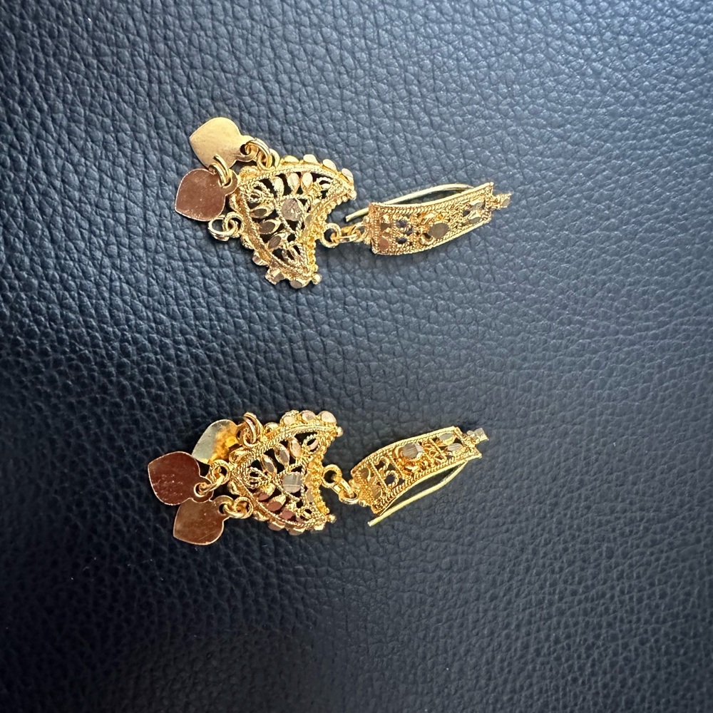 Elegant Gold Necklace - Picture 11 of 16